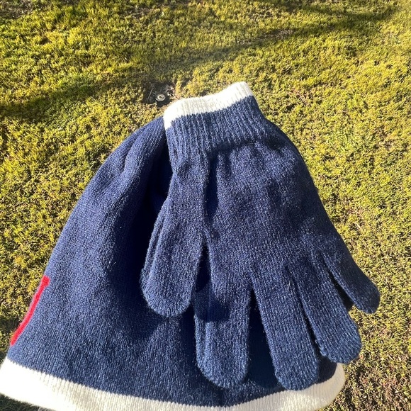 TRUE RELIGION beanie and glove set , NWT - Picture 5 of 8